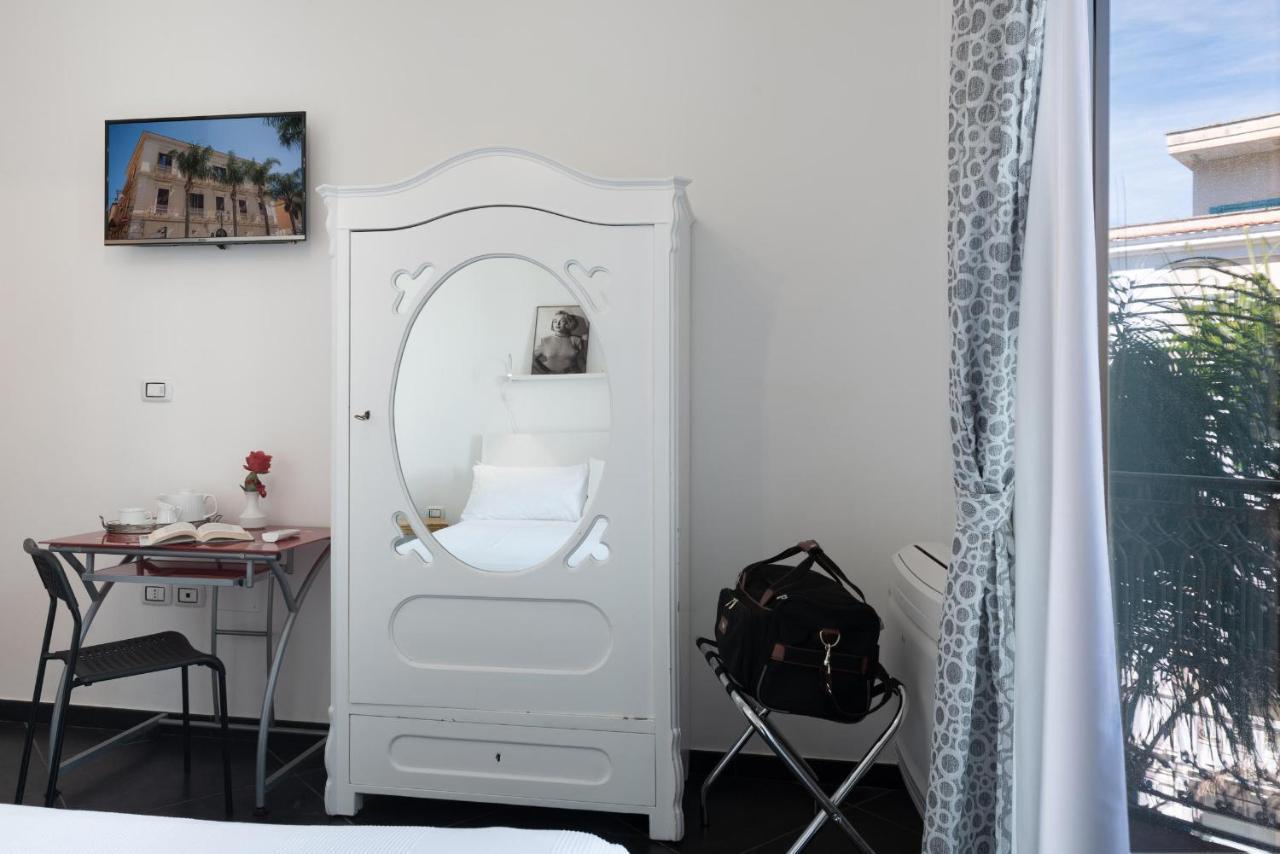 ברינדיזי Maria Vittoria Charming Rooms And Apartments מראה חיצוני תמונה